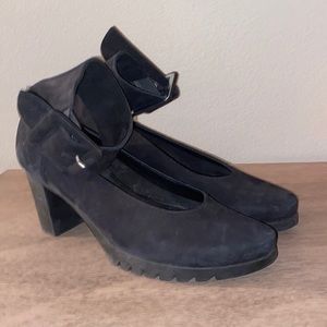 Arche suede chunky heel with ankle strap